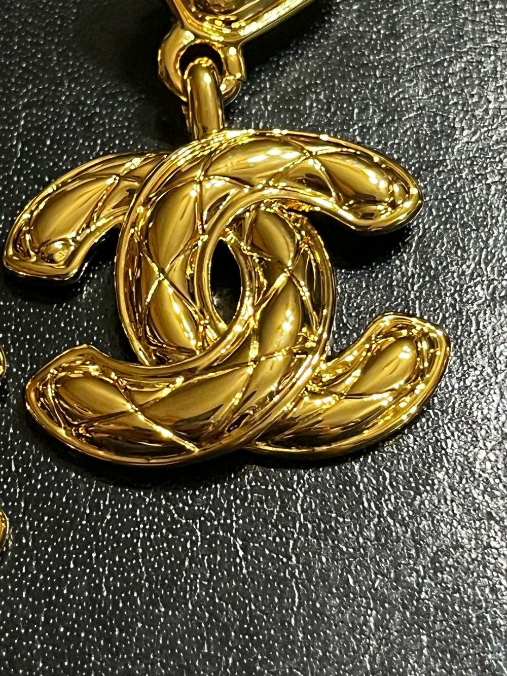Vintage ChaneI Quilted Diamond Dangle Letter Logo Gold Tone Earrings - Picture 4 of 7